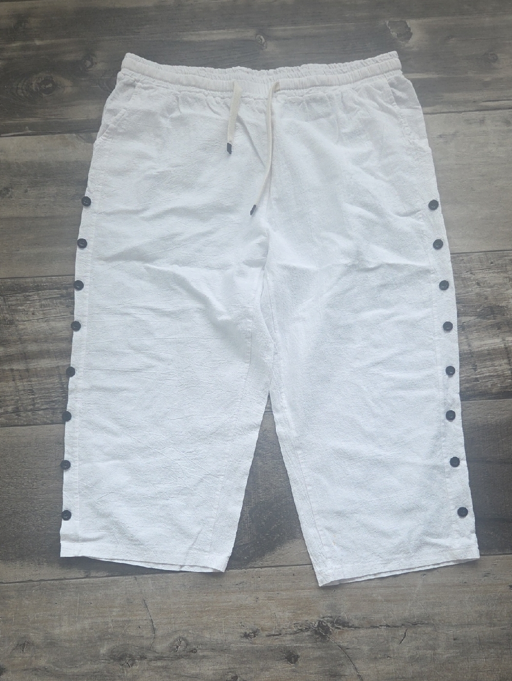 Nwot. Womens White Capris Size Xxl